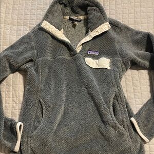 Patagonia Charcoal and Cream Fleece Pullover